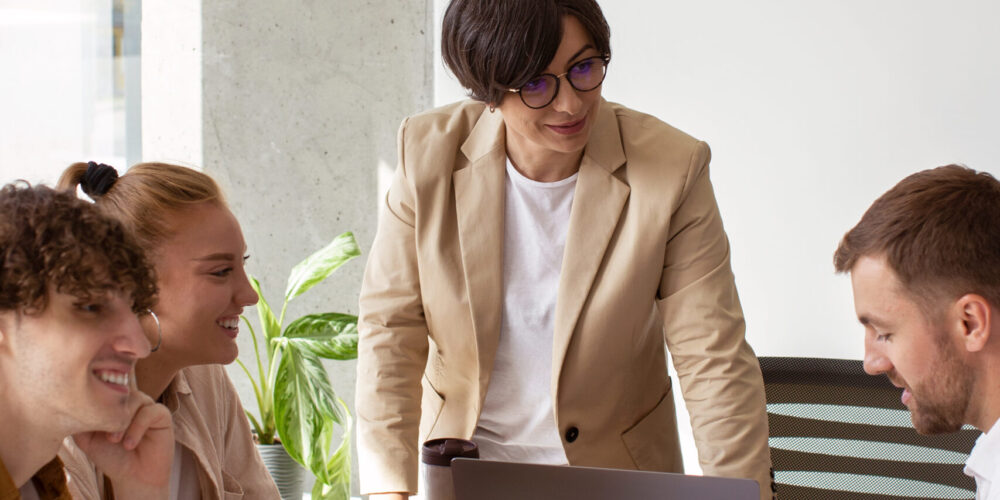 side-view-people-discussing-work